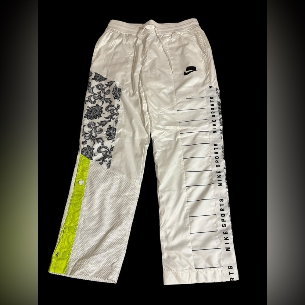 Nike Women's Woven Track Trousers
Sweats Pants Joggers White/Black Size … - Picture 6 of 13